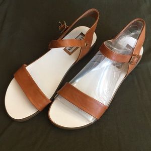 Steve Madden Dina Leather Sandal Size 9